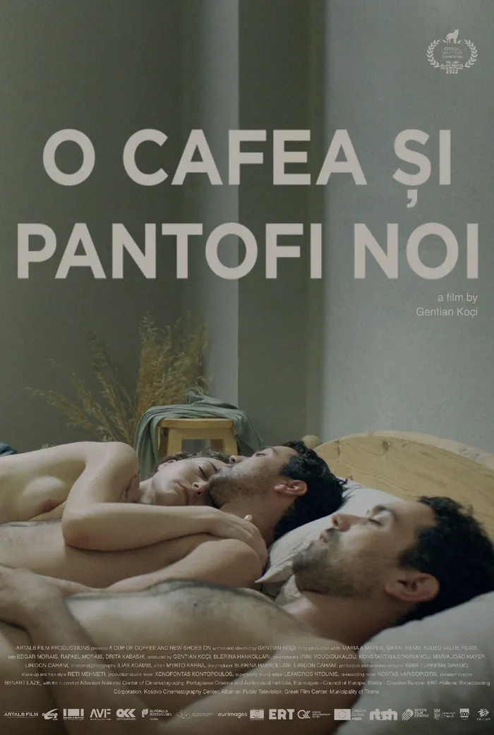 Një filxhan kafe dhe këpucë të reja veshur (2022) poster