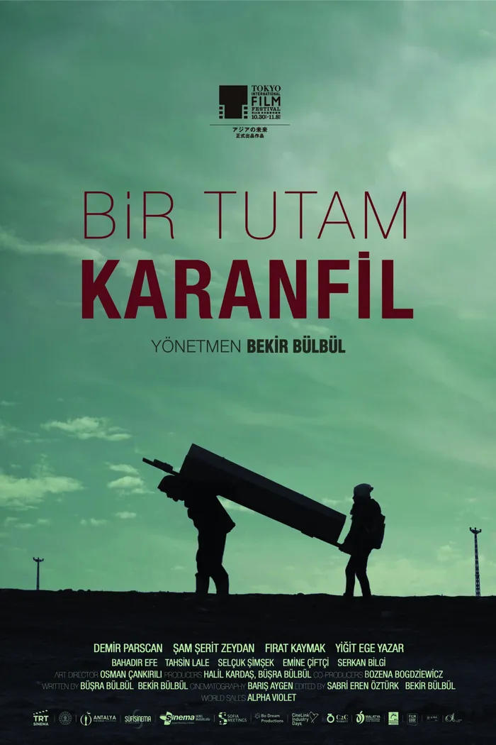 Bir Tutam Karanfil (2022) poster